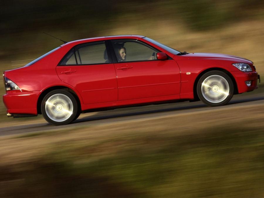  Lexus IS300 2001 года  (EU) (фото 7 из 9)